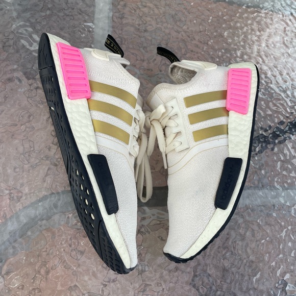 Adidas Originals NMD R1 Cream Screaming Pink Sneakers Size 7 - Picture 8 of 12